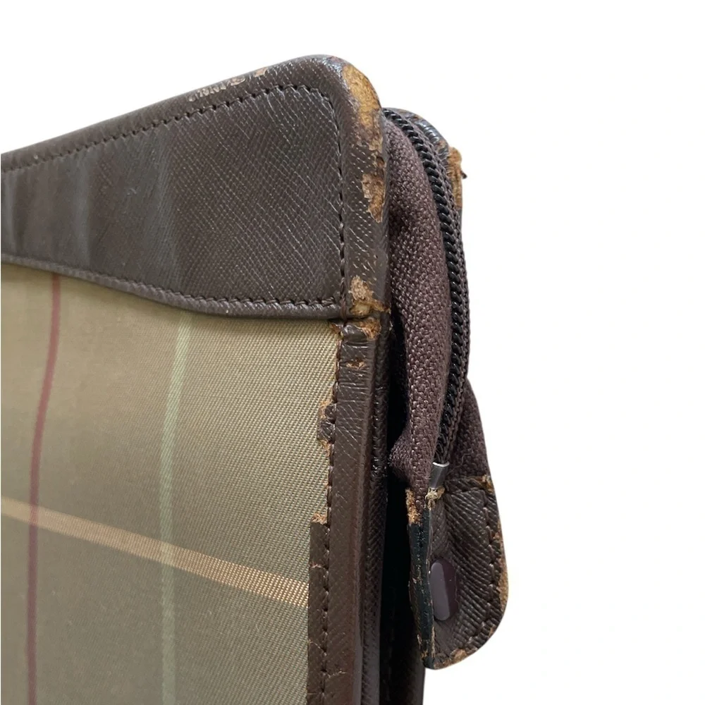 Burberry’s Vintage Beige Canvas Clutch Bag